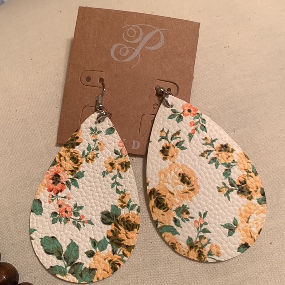 Plunder Necklace and Earring set - Picture 2 of 9